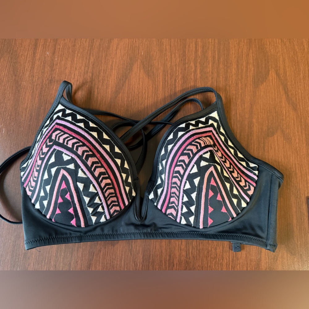 Shade & Shore Black Bikini Top with Subtle Orange/Pink Design